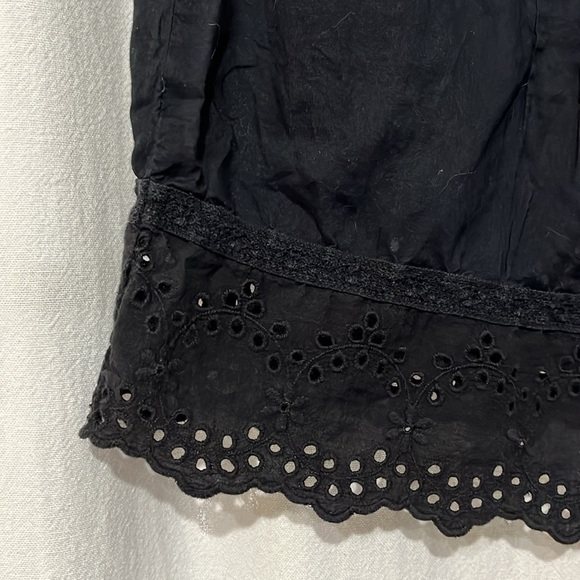 Square neck lace trimmed blouse - Picture 4 of 8